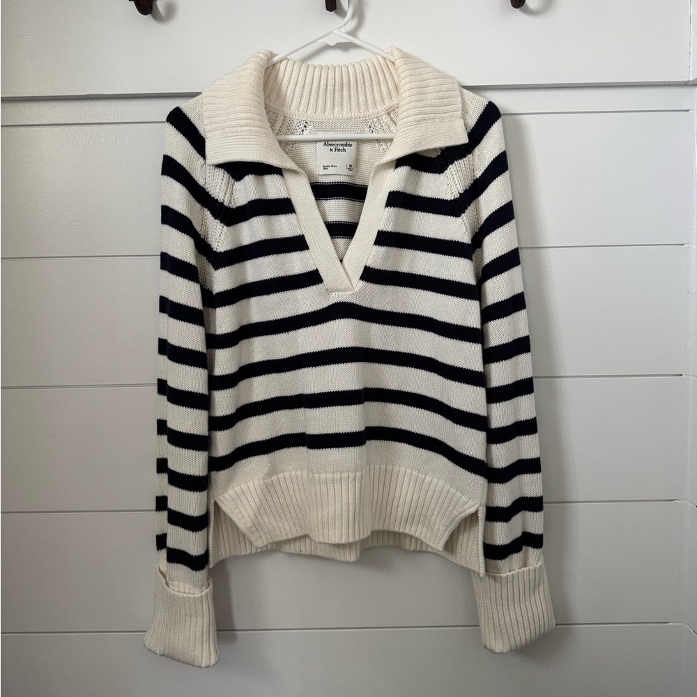 Abercrombie & Fitch Navy and White V-Neck Sweater, Women’s M